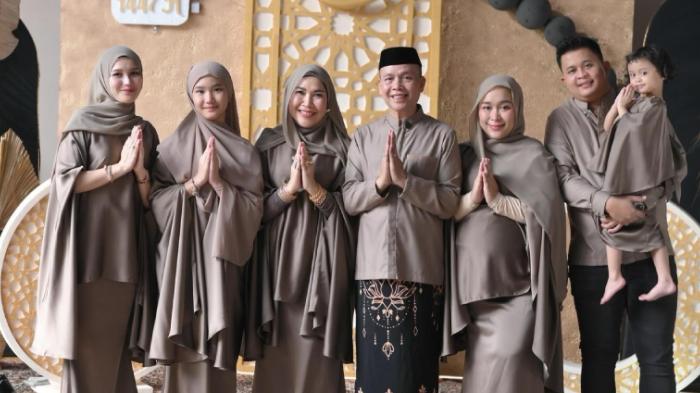 Viral Keluarga Ayu Ting Ting Dapat Tempat Khusus Saat Salat Id, Netizen Singgung Reservasi