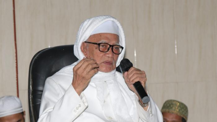 Profil KH. Anwar Manshur, Ulama Sepuh Lirboyo yang Diduga Dilecehkan Trans7, Kharismatik & Disegani!