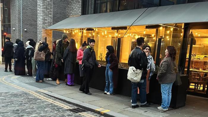 LÜCKY-restoran-di-Manchester-yang-dimaki-influencer-karena-tak-mau-beri-makan-gratis.jpg