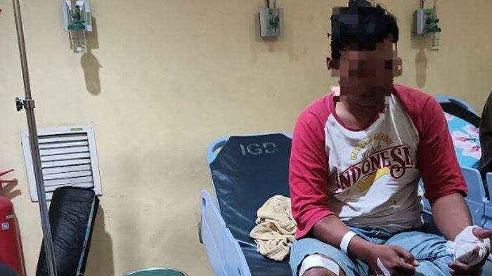 Apes Pria di Gresik Tertimpa 2 Baliho Caleg Ambruk, Sigap Lindungi Istri, Miris Jari Telunjuk Putus