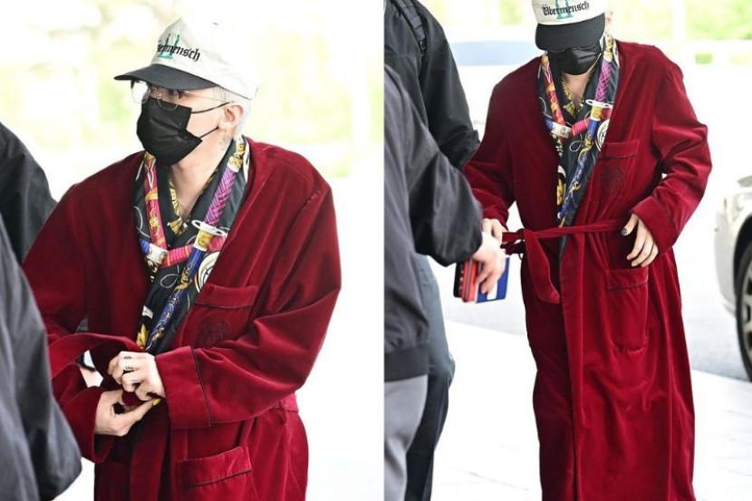 Penggemar Heran dengan G-Dragon, Dianggap Kurang Waras karena Pakai Jubah Mandi Depan Publik