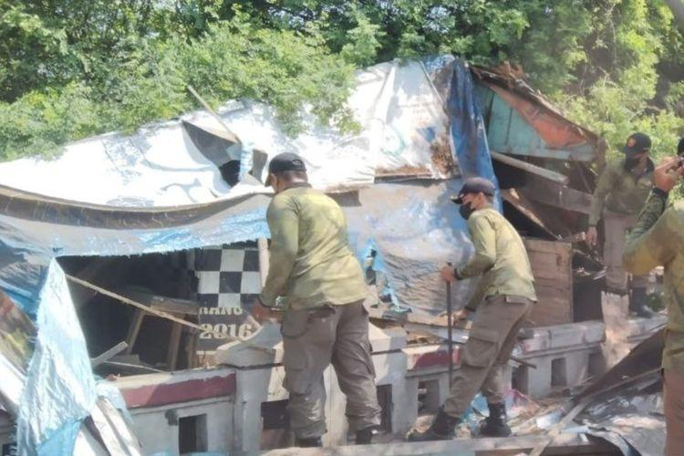 4 Lapak di Kaligawe Semarang Dibongkar, Diduga Jadi Penyebab Banjir, Air Tersendat 'Sampah Menumpuk'