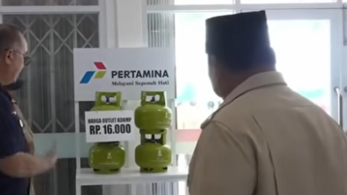 Prabowo-meninjau-langsung-Koperasi-Desa-Merah-Putih.jpg
