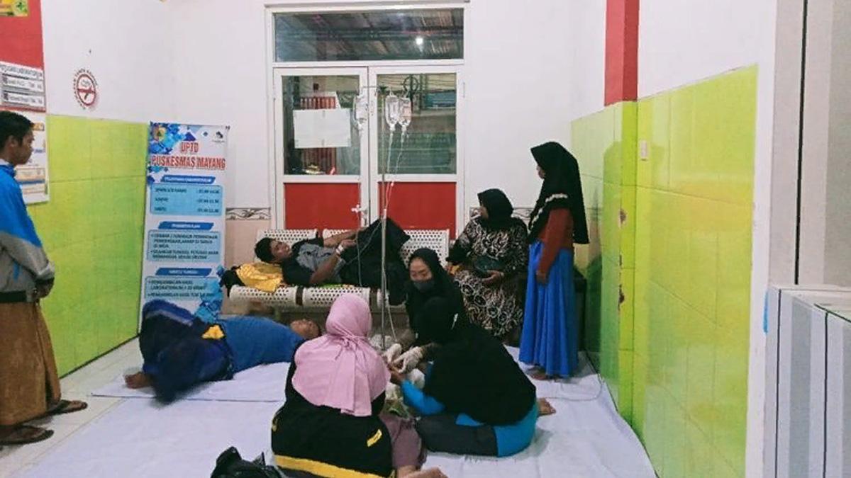 Takjil Gratis Berujung Petaka, Puluhan Warga Jember Keracunan Usai Makan Takjil, Puskesmas Penuh