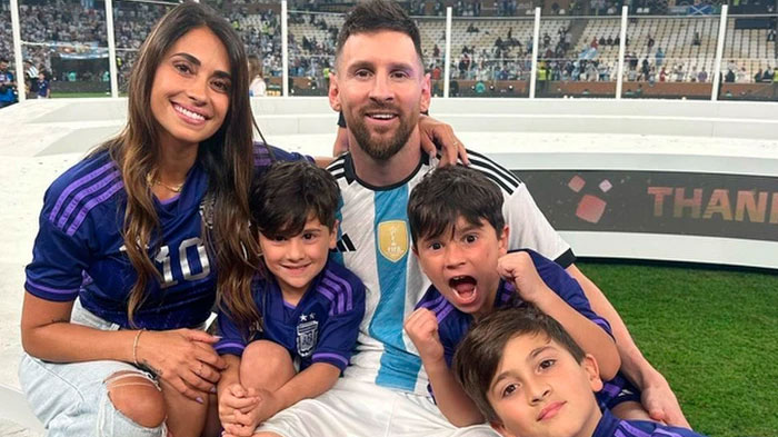kisah-cinta-messi-dan-istri-1.jpg