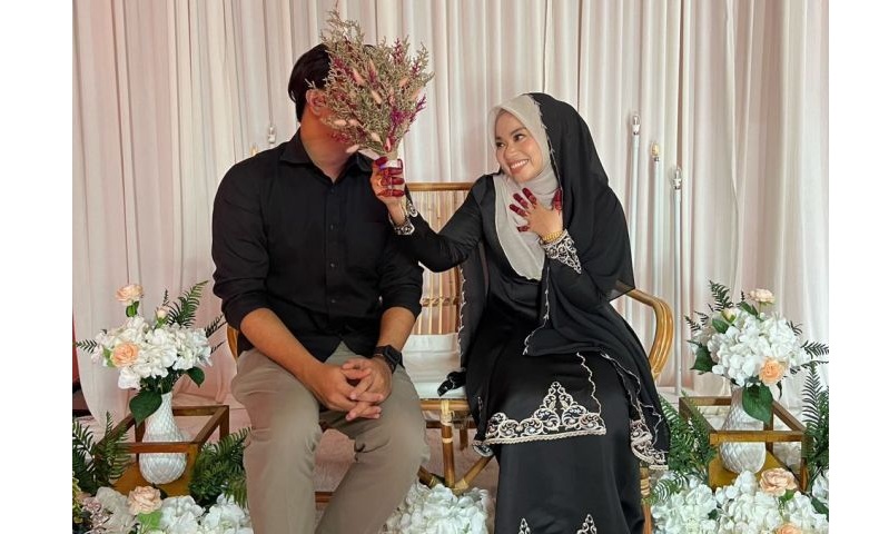 Bak Kisah Drama, Pria Ini Awalnya Tabrak Anak Gadis Orang, Kini Justru Berakhir Melamarnya