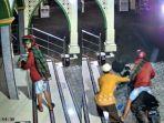 Aksi-pelaku-pencurian-kotak-amal-di-Masjid-Goa-Hiro-Ponorogo.jpg