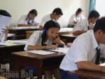 Bahasa-Inggris-kelas-11-halaman-47-Which-one-is-organized-and-which-one-is-unorganized.jpg