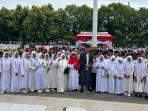 Bupati-Klaten-Hamenang-Wajar-Ismoyo-bersama-peserta-upacara-Hari-Santri.jpg