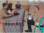 Emak-emak-yang-maksa-minta-sedekah-diciduk-polisi.jpg