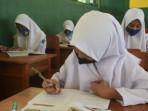 Jawaban-Pendidikan-Pancasila-Kelas-5-Halaman-77-Ayo-Menyanyikan-Lagu-Dari-Sabang-Sampai-Merauke.jpg