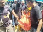 Jenazah-seorang-korban-ledakan-tungku-PT-Indonesia-Tshingshan-Stainless-Steel-di-Morowali.jpg