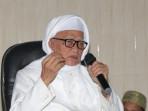 KH-ANWAR-MANSHUR-Sosok-KH-Anwar-Manshur-pengasuh-tertinggi-Pondok-Pesantren-Lirboyo-Kediri.jpg