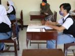 Kunci-Jawaban-Bahasa-Inggris-Kelas-11-Halaman-101-Giving-Opinion-It-Seems-Like-She.jpg