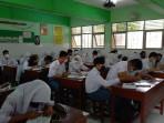 Kunci-Jawaban-Bahasa-Inggris-Kelas-9-Halaman-114-Read-The-Itinerary-Below-And-Complete-The-Text.jpg