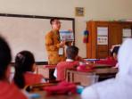 Kunci-Jawaban-Pendidikan-Agama-Islam-Kelas-5-Halaman-51-Pengertian-Asmaul-Husna-Yang-Benar-Terdapat.jpg