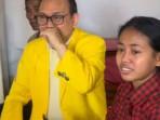 MARGARET-KUPANG-UI-Dokter-Sudibyo-kunjungi-Margaret-di-Kupang-anak-kuli-yang-lolos-masuk-UI.jpg
