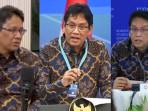 Menteri-Keuangan-Purbaya-konsisten-dengan-kemeja-batik-biru-miliknya.jpg