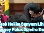 Mulyono-Dwi-Putro-hakim-yang-senyum-semringah-ketika-Harvey-Moeis-peluk-Sandra-Dewi.jpg