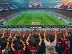 PERTANDINGAN-SEPAK-BOLA-Suporter-sedang-menyaksikan-Liga-Italia-AC-Milan-melawan-Napoli.jpg