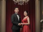PROMPT-AI-Prompt-Gemini-AI-foto-pasangan-romantis-di-studio-foto-mewah.jpg