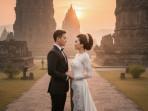PROMPT-FOTO-AI-Prompt-foto-AI-prewedding-di-Candi-Prambanan.jpg