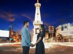 PROMPT-FOTO-AI-Prompt-foto-AI-prewedding-di-Tugu-Jogja.jpg