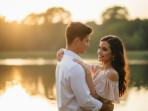 PROMPT-FOTO-AI-Prompt-foto-AI-prewedding-romantis-di-tepi-danau.jpg