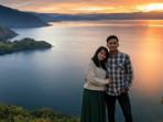 PROMPT-FOTO-AI-Prompt-foto-AIprewedding-di-Danau-Toba.jpg