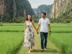 PROMPT-FOTO-AI-Prompt-foto-AIprewedding-di-Lembah-Harau-Sumatera-Barat.jpg