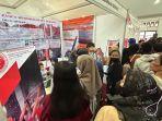 Para-pencari-kerja-membanjiri-salah-satu-stand.jpg
