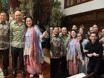 Momen Titiek Soeharto Sambut Tahun Baru 2025 Bareng Prabowo, Dirangkul Mesra Didit Hediprasetyo