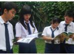 UTS-Bahasa-Inggris-kelas-2-semester-1-I-kick-the-ball-with-my.jpg