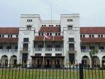 WISATA-TEGAL-Potret-Gedung-Semarang-Cheriboon-Stroomtram-Maatschappij.jpg