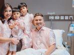 chelsea-olivia-dan-glenn-alinskie-rayakan-imlek-di-rumah-sakit.jpg
