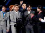 j-hope-tahan-tangis-saat-bts-menerima-awards-utama-artist-of-the-year-di-ama-2021.jpg