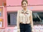 park-min-young-mengenakan-blus-yang-harganya-nyaris-rp5-juta.jpg