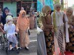 pengantin-wanita-diopname-tapi-berjuang-tetap-gelar-pernikahan-datang-pakai-kursi-roda.jpg