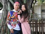 viral-artis-72-tahun-foto-bareng-gadis-muda-dikira-cucu-ternyata-calon-istri-2.jpg
