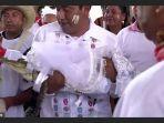 walikota-nikahi-buaya-umur-7-tahun-demi-makmurkan-desa.jpg