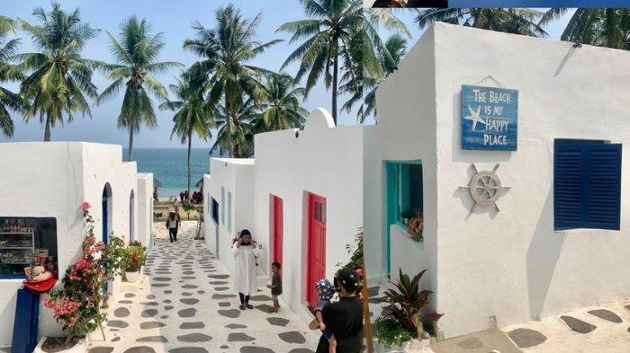 Suasana di spot Santori Pantai Marina, Kalianda, Lampung Selatan.