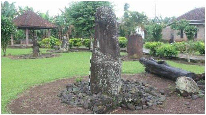 Situs Batu Bedil, situs purbakala di Provinsi Lampung.