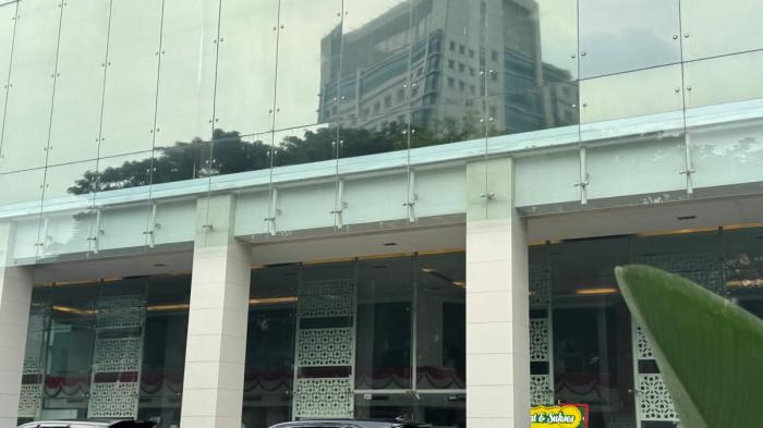 KEJAGUNG GELEDAH BGN - Hanya dalam hitungan 12 jam setelah Presiden Prabowo Subianto mencopot Dadan Hindayana dari kursi Kepala Badan Gizi Nasional (BGN), Kejaksaan Agung (Kejagung) langsung melakukan penggeledahan.