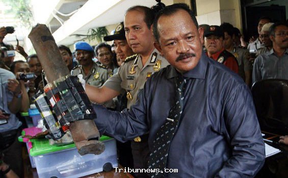 Isi  Benda Mencurigakan Dekat Kedubes Inggris Serbuk Pasir
