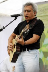 Jumat, Iwan Fals, Gigi, Wali Ngabuburit di Gasibu