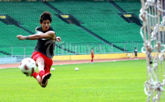 Wim Rijsbergen Duetkan Gonzales dan Irfan Bachdim