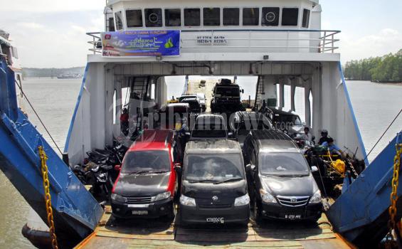 Wabup PPU Kecewa Sampah Bertebaran di Pelabuhan Feri