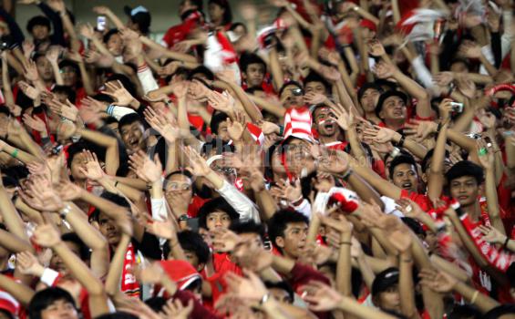 Suporter: Hujan Jadi Keuntungan bagi Indonesia