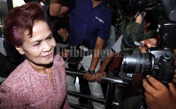 Miranda Goeltom Kesal Ditanya Siap Jadi Tersangka