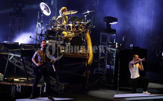 Chester Bennington Bunuh Diri Empat Jam Setelah Linkin Park Rilis Video Klip Baru